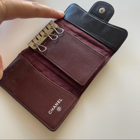 CHANEL 6-Ring Key Holder - Picture 2 of 7